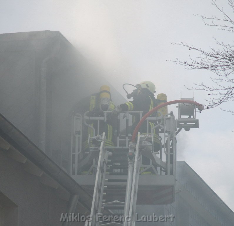 Dachgeschossbrand Koeln Muelheim Duennwalderstr  083.JPG